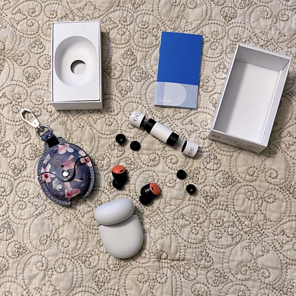 Google Pixel Buds Pro in Coral -Active Noise Canceling- Multipoint Connectivity - Picture 5 of 8